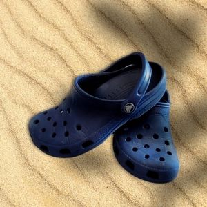 Navy Crocs unisex clog xs/ women's 4-5, men's 2-3